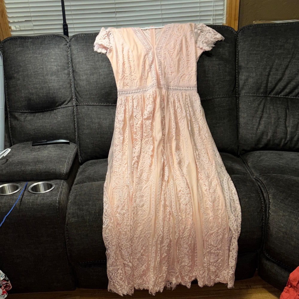 Chic Blush Lace Maxi Dress
